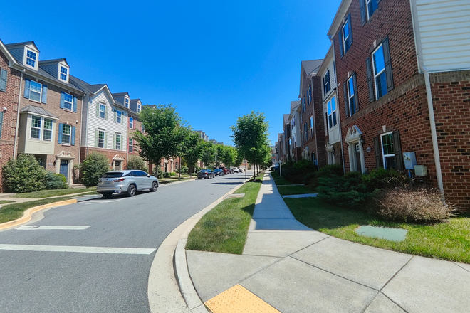 Outside Street - GBS Summer Townhouse Room