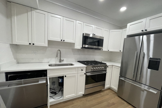 . - Renovated 2 Bed / 1 Bath w/ LAUNDRY IN UNIT!! Available NOW!! Apartments