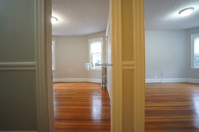 1 - JAN 2026-Awesome Dorchester 4 bed 1.5 bath. Cat ok. No Fee!