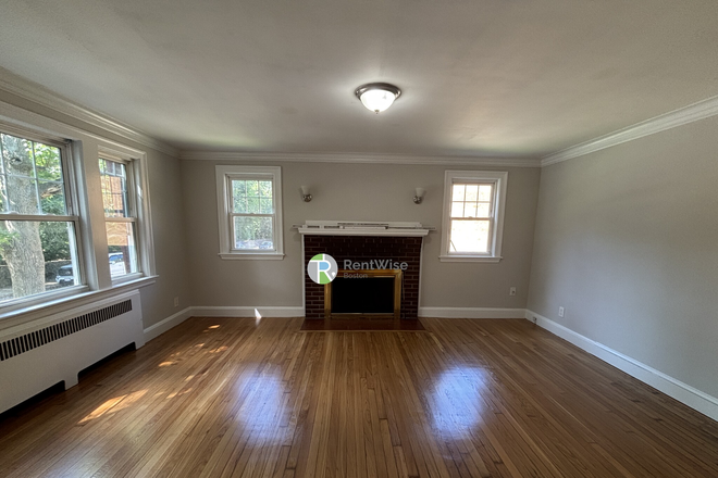 Living Room - Available NOW | 3 Bed 1.5 Bath | 25 Greycliff Rd. Brighton, MA