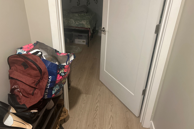 Bedroom entrance - Apartment 8 mins from Mcphs/ Longwood Avenue