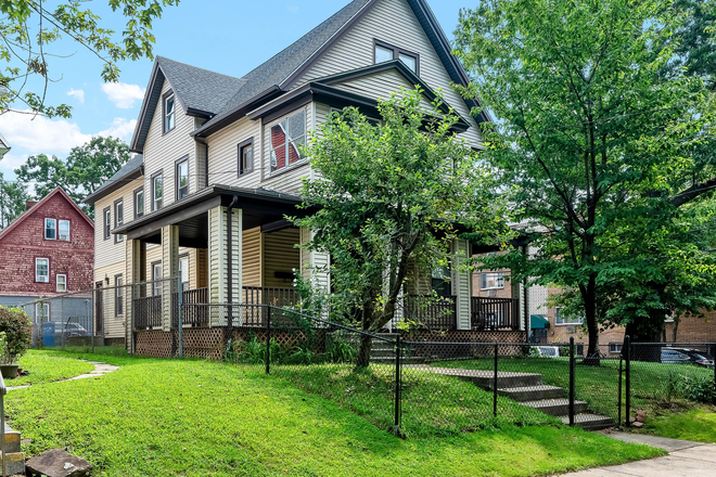House - Walking to UCONN LAW MASSIVE 3BED APT