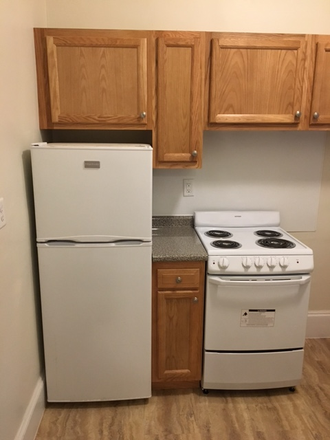 Hub Realty - Front large 3 bedroom split with newly finished floors before move-in