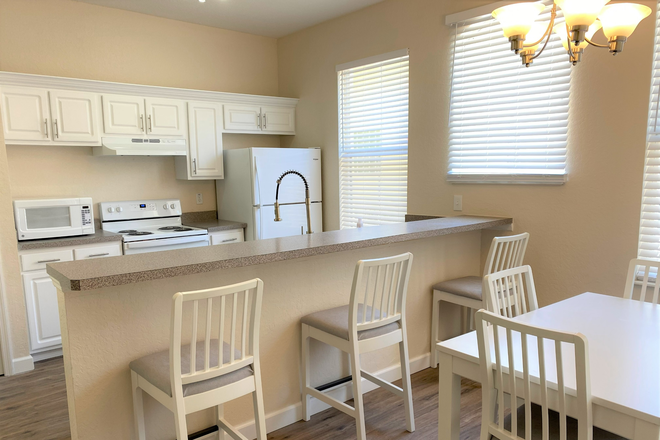 Kitchen - Sunridge Palms on 50th Street Condo