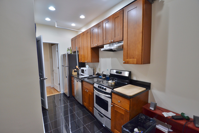 Kitchen - 4 Bed Available 9/1/26! *CONTACT NOAH 603-470-8181 Apartments