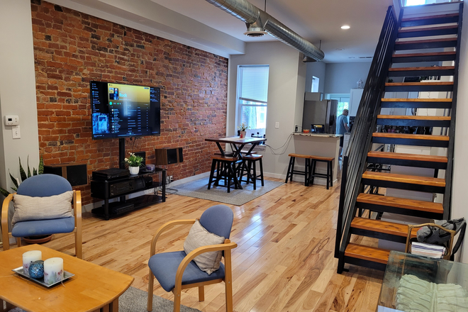 Dining - Female Tenant looking to share apt, walking distance to Campus, 34th Street, 2BD 2BA available Sept