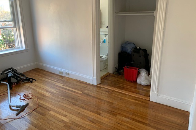 Bedroom-LIVINGROOM - STUDIO PARK DR EAT IN KITCHEN CLOSE TO ALL HOSPITALS NO FEE Apartments