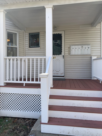 Front porch - Studio  july 1 tufts/Davis. / heat and hot water included Apartments