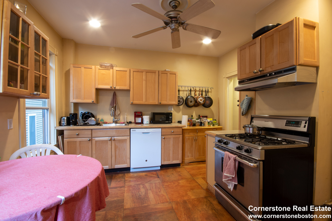 Kitchen - 4 Bedroom on Calumet! $1250/Bedroom!!