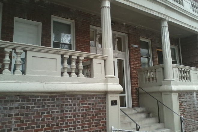 hubrealtyproperties.com - Close to campus, huge two bedroom, on quiet side street, near green line T Apartments