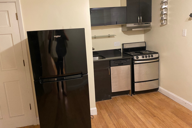 Call NOW for showings! 617-236-8600 - BARTLETT PL - GREAT DEAL IN NORTH END! COZY RENOVATED 2BR/1BA AVAIL *9/1/2026* W/ DW, OPEN LAYOUT! Apartments