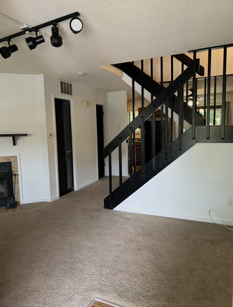Living Room - 1/4 mile to East Campus! Grad Student Discount! Quiet! Parking!