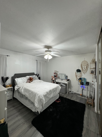 Bedroom 3. Big bedroom.  Multiple windows.  Large closet. - 500 a month per room ( looking for a female roommate) House