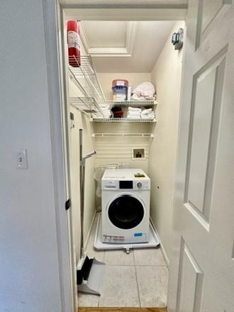 combo washer/dryer - Sunny treetop private modern 1bed apartment quiet safe street close to hospitals and universities