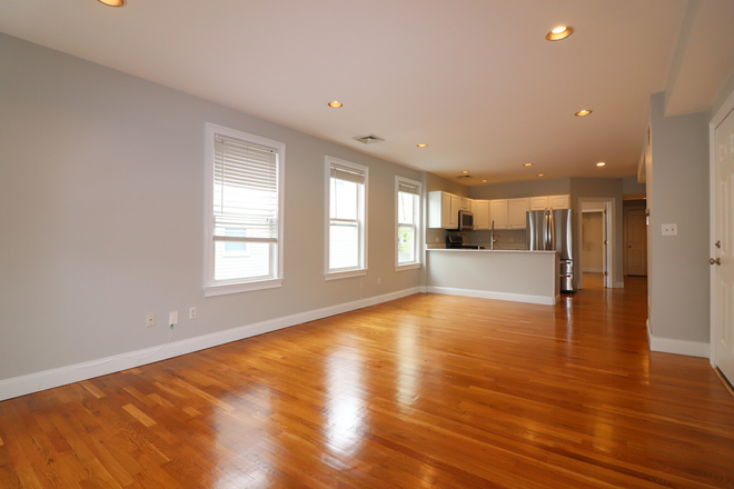 Living/Kitchen - Modern Open-Concept 3BD/1BA in Southie! Washer/Dryer In-Unit, Off-Street Parking Included!