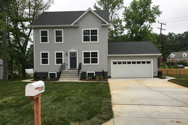 Front Elevation - Bedroom Suite in a modern house, Walking Distance to UMD