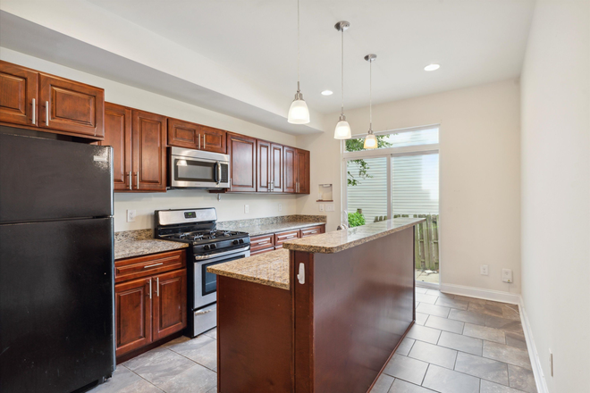 Room - 2107 N 17th ST Apartments