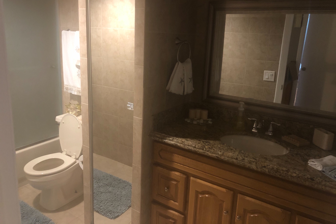 Bathroom - Near FAU / Utilities Included / Female Roommate Wanted Townhome