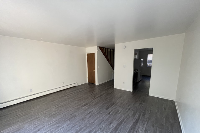 3 - AVAILABLE 6/5: 3580 Arthur Ct #3 Apartments