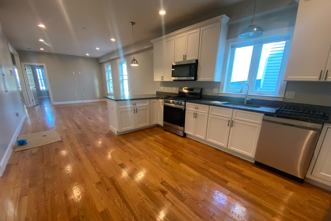 x - RENOVATED 3 BED 2 BATH - AC - LAUNDRY IN UNIT - PARKING AVAILABLE Apartments