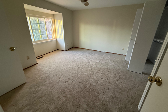 2 BR - Broomfield!  Looking for  two males to rent additional rooms. Beautifully renovated, trails nearby. Condo