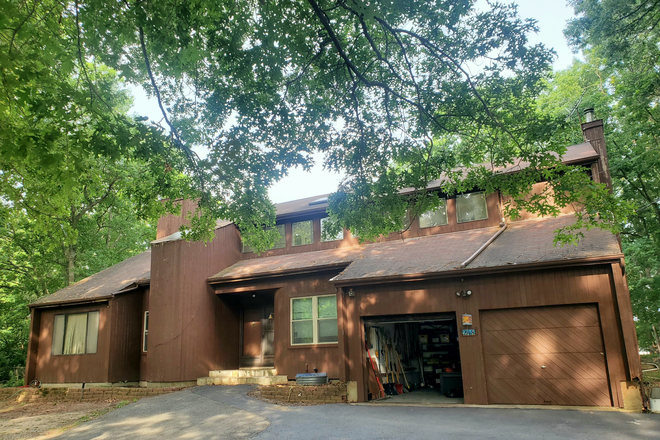 Front of House with 2 car attached garage - Academic Year 25/26: 6BR/3BA House, 18 min's to SUNY/Stony Brook, parking for 6 cars