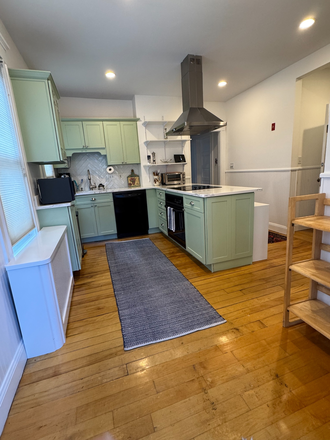 Kitchen - Lovely Arlington Furnished 2 Bedroom on 77 Bus Line Apartments