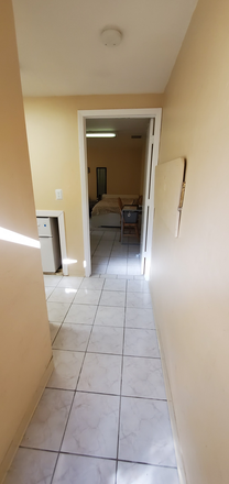 hall way - Studio fully furnished & with own entrance 5 min from University Duplex