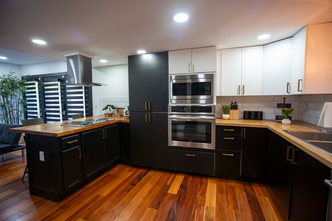 Kitchen - Shaftesbury Village, 7 miles from MUSC/ Roommate Rental or Rent Entire Unit Condo