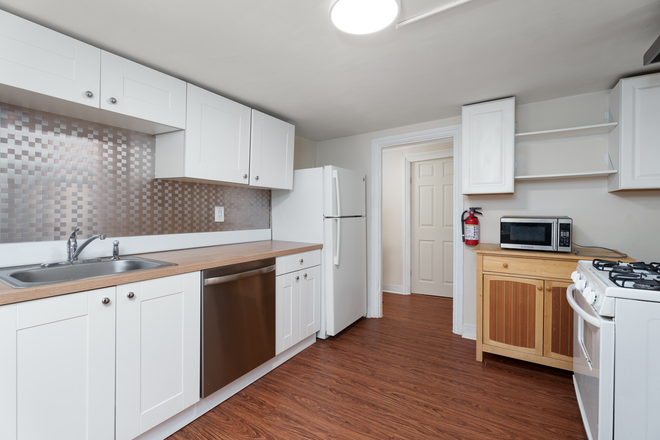 Kitchen - 4BR duplex-Washington Rd-Princeton Duplex