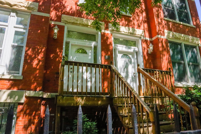 FrontSide View of the Apartment - 2 bed 1.5 bath 1250 sq ft apartment for $1900/month with Parking included!! Harris Point Chicago!!