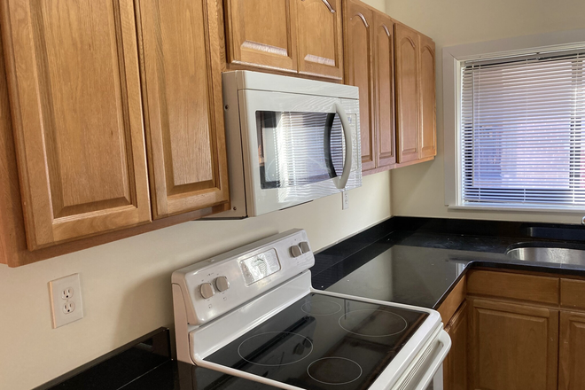 b - Great 3 Bed Unit - Updated - $4200 - Living room - Heat and hot water included Apartments