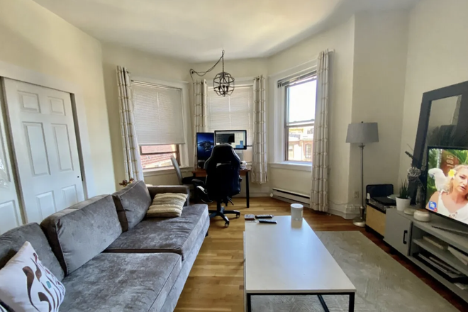 A - Right by the Prudential and Newbury Street Apartments
