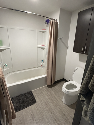 Spacious bathroom with more storage - Lightview Apartments