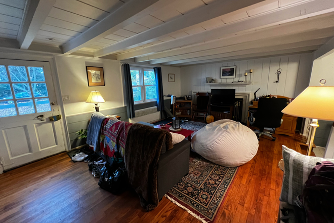 Living Room - Cozy 2 Bedroom House Very Close to Campus