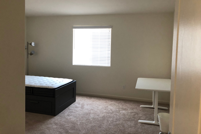 $700 Premium suite - $600-$700/Mo Available For Rent within 3 miles of UCM Campus (Text 650-251-9242) House