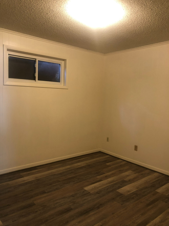 Bedroom - Campus Ridge Apartments