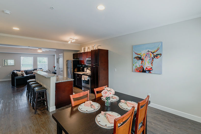 Kitchen - Knox Ridge Townhome