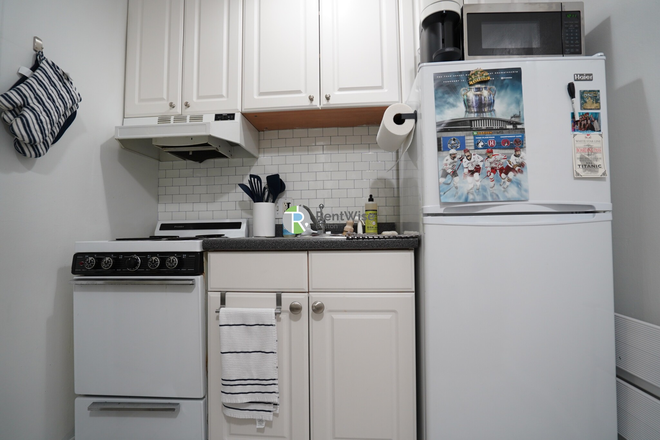 4 - AUG 2025-Amazing Back bay Studio, Cat ok. Easy MBTA! NO BROKER FEE! Apartments