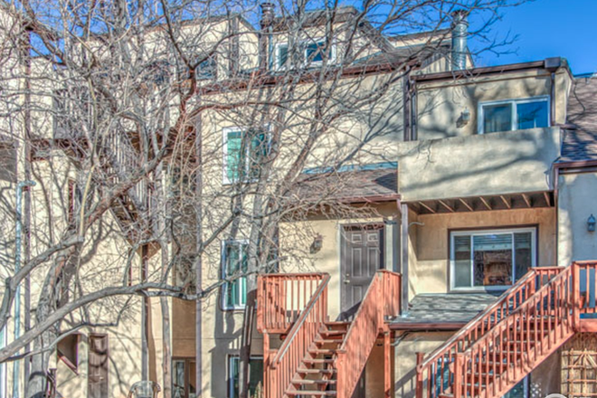 Exterior - 3000 Broadway (3 BD/1 BA)