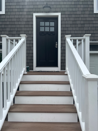Front Stairs - Beautiful Bonnet Shores Home. Available for Group of 5!