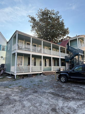 Front view - Historic Downtown Gem Near MUSC – Unit D House