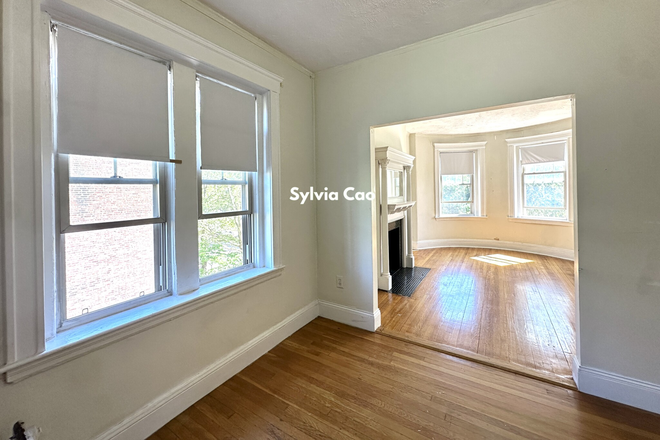 11111 - AVAIL NOW-Huge Beacon St 2 bed, H/HW inc. Cat ok, No Broker Fee! Apartments