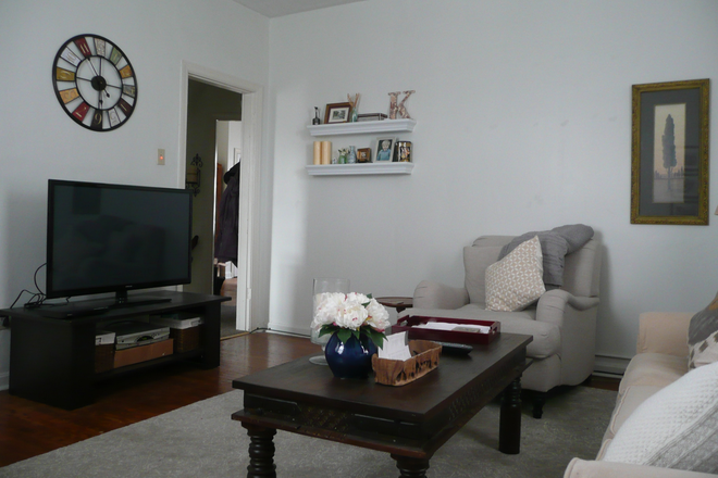 Living Room - Hyde Park on the Square! Duplex