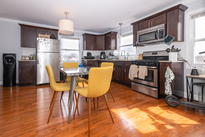 kitchen - Short term rental 3 bed 1 bath walk to campus Apartments