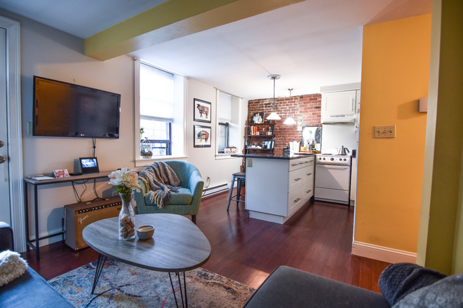 1 - SEPT 2026 - Amazing South End 1b / 1b, Student OK! No Broker Fees! Apartments