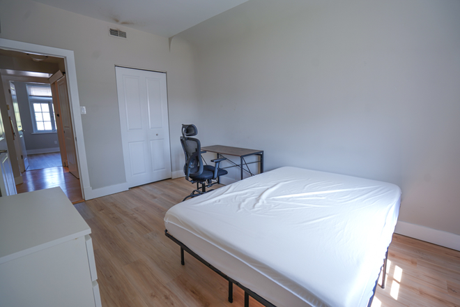 Bedroom - 609 Westgate #D