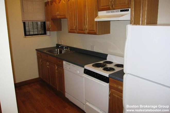 kitchen - 2 Bedroom Apartment on Hemenway!