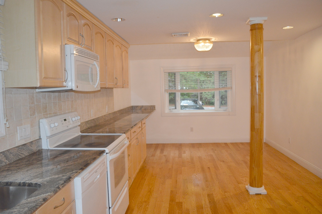 Call NOW for showings! 617-236-8600 - UNDINE RD - TOWNHOUSE 4BR NEAR BC AVAIL *8/24/2026* W/ 2.5 BATHS, IN UNIT LNDRY, A/C, DECK, YARD!