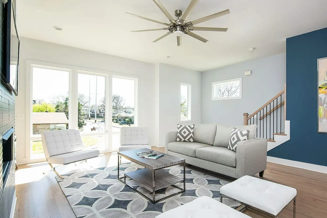 Large living area - Beautiful Edgehill 4 bed, 3 1/2 bath .5 miles from Vandy Duplex